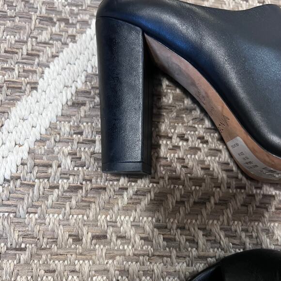 VINCE. Mule Heel sz 7M - Picture 8 of 9